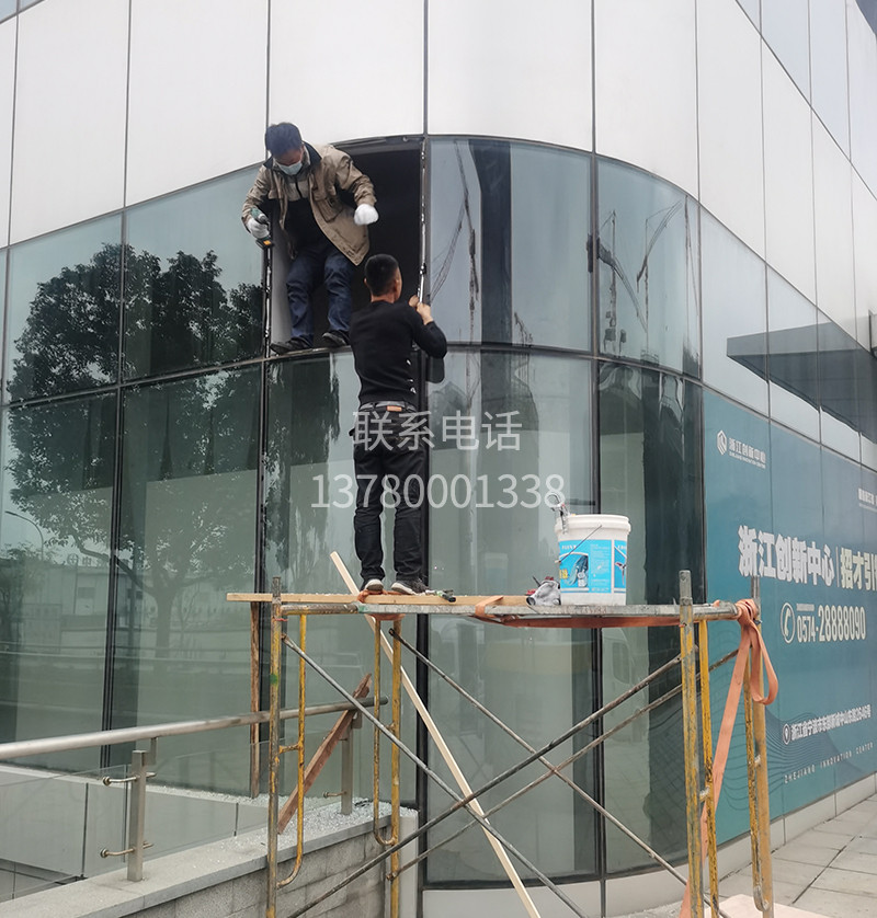 創(chuàng)新中心外墻弧度玻璃更換
